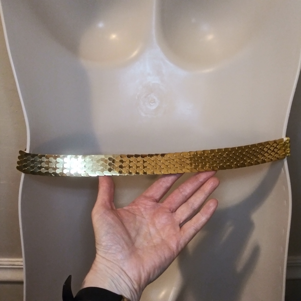 Vintage Gold Metal Stretchy Mermaid Scale Belt With Flower Decorated Buckle - Picture 4 of 10